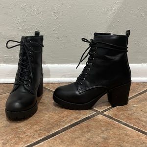 Lace-up front. Side zipper closure for an easy on and off.
3-inch heel.